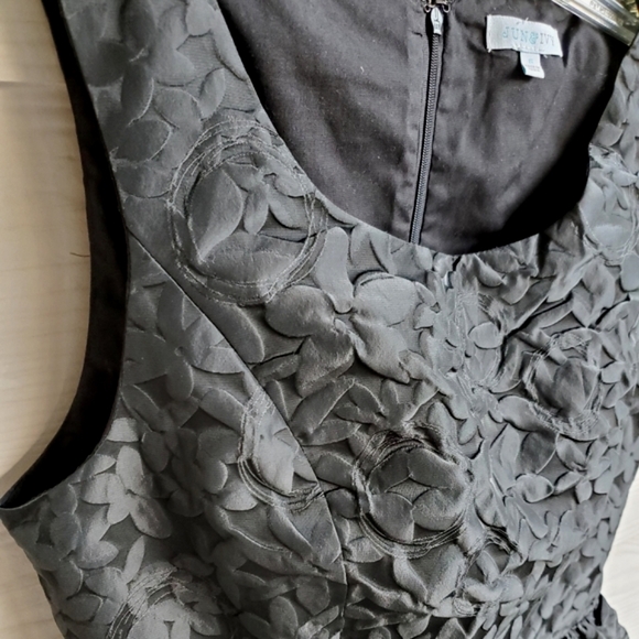 JUN & IVY Black Floral Embossed Formal Peplum Cocktail Dress - Picture 3 of 16